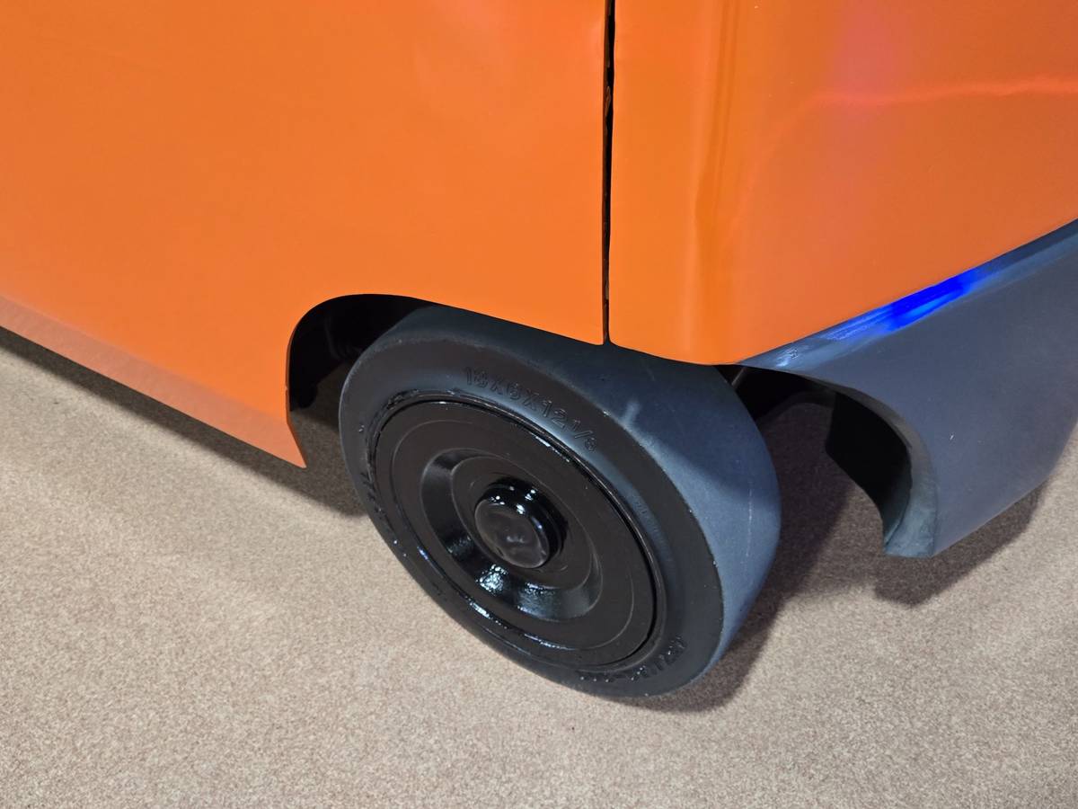 Toyota BOX, dovoz USA — foto 11 z 12
