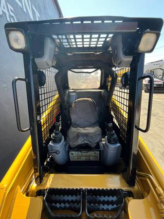Caterpillar 246, dovoz USA — foto 6 z 12
