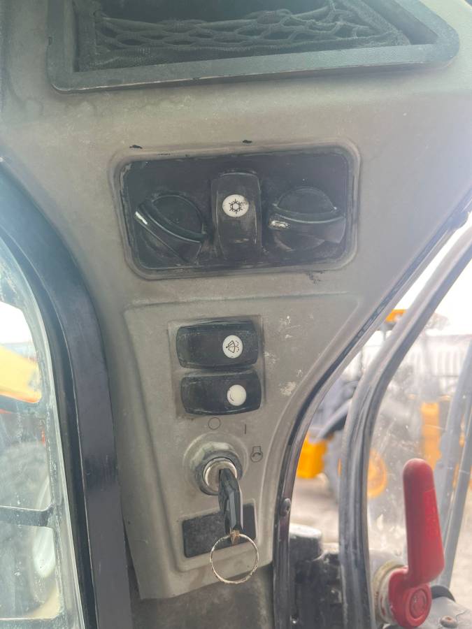 Caterpillar 226D, dovoz USA — foto 8 z 12