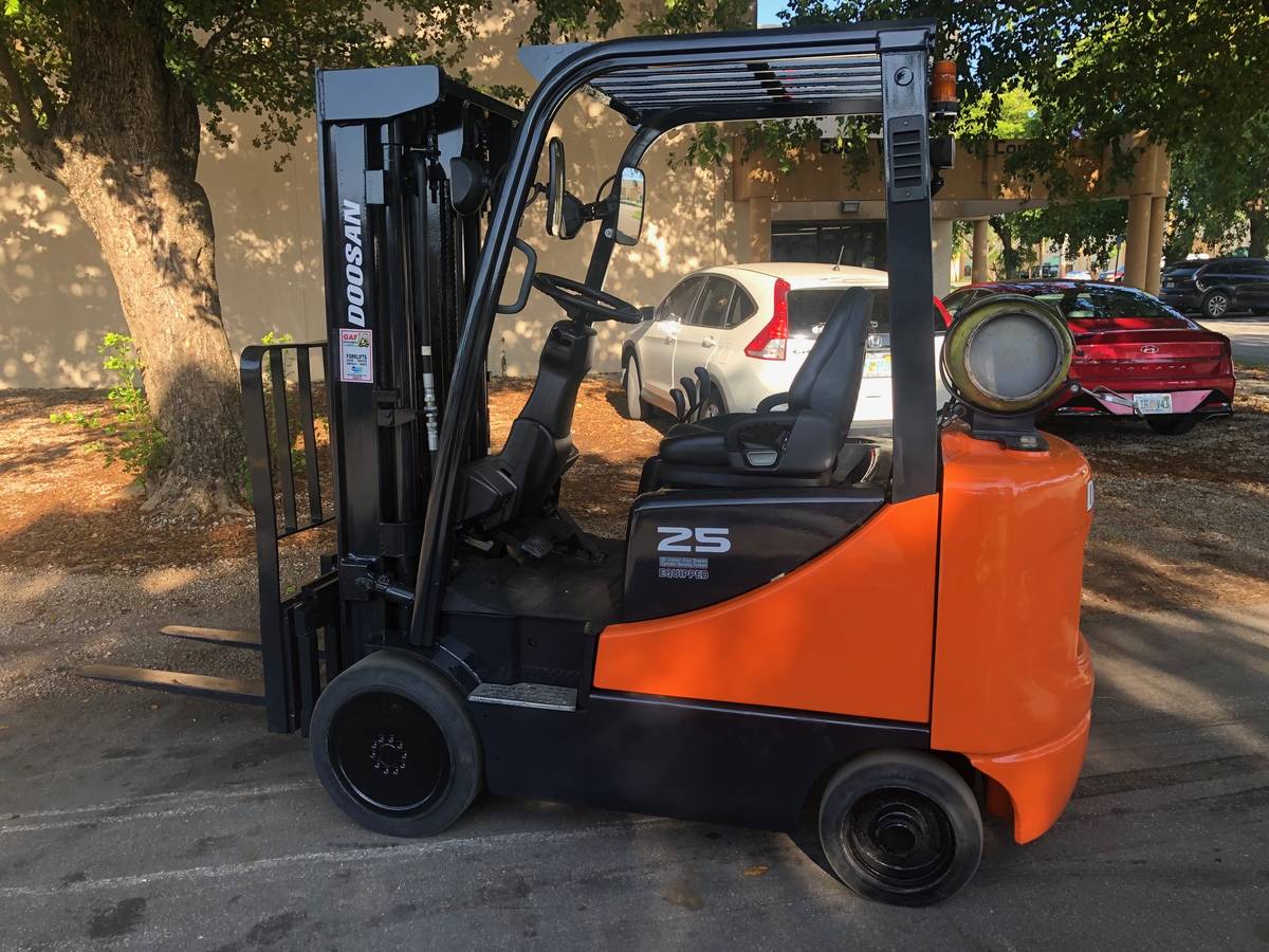 Doosan FORKLIFT, dovoz USA — foto 1 | AMECAR Doosan FORKLIFT, dovoz USA — foto 1