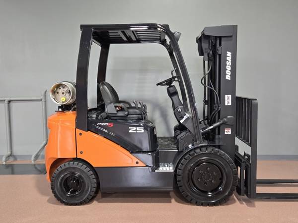 Doosan FORKLIFT, dovoz USA — foto 2 z 12