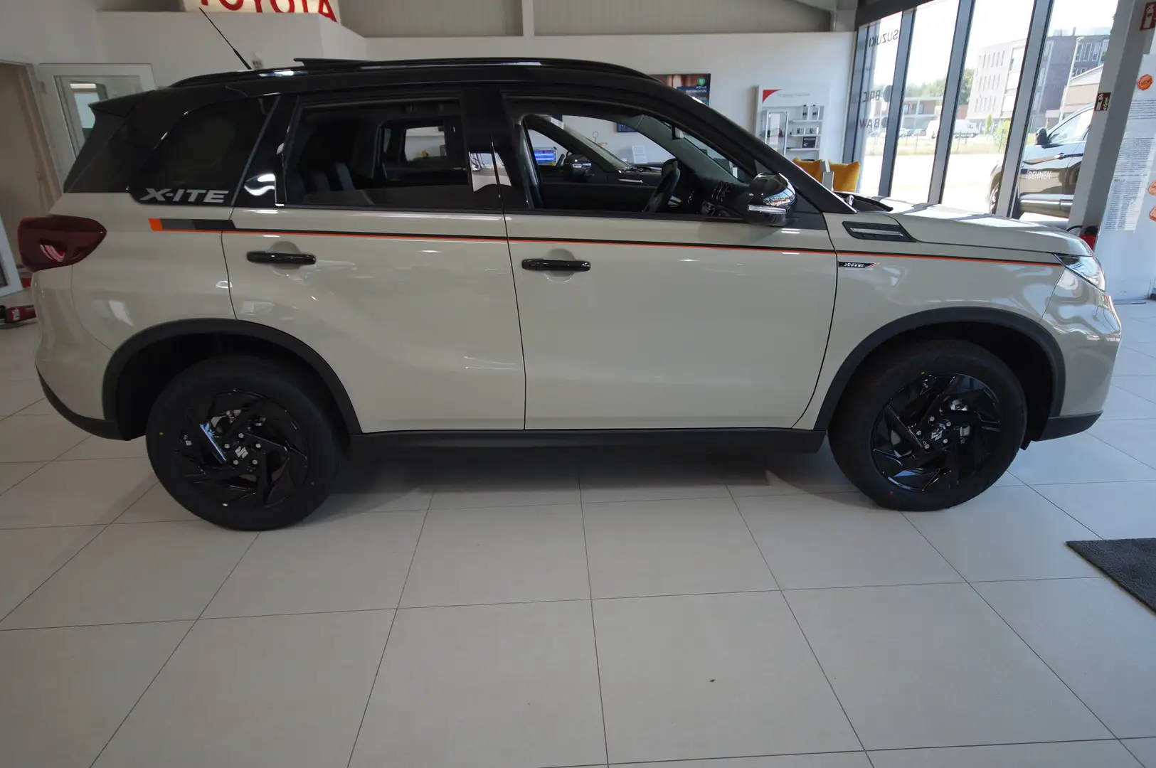 2026 Suzuki Vitara, béžová, 1 km, Nemecko — foto 4 z 12