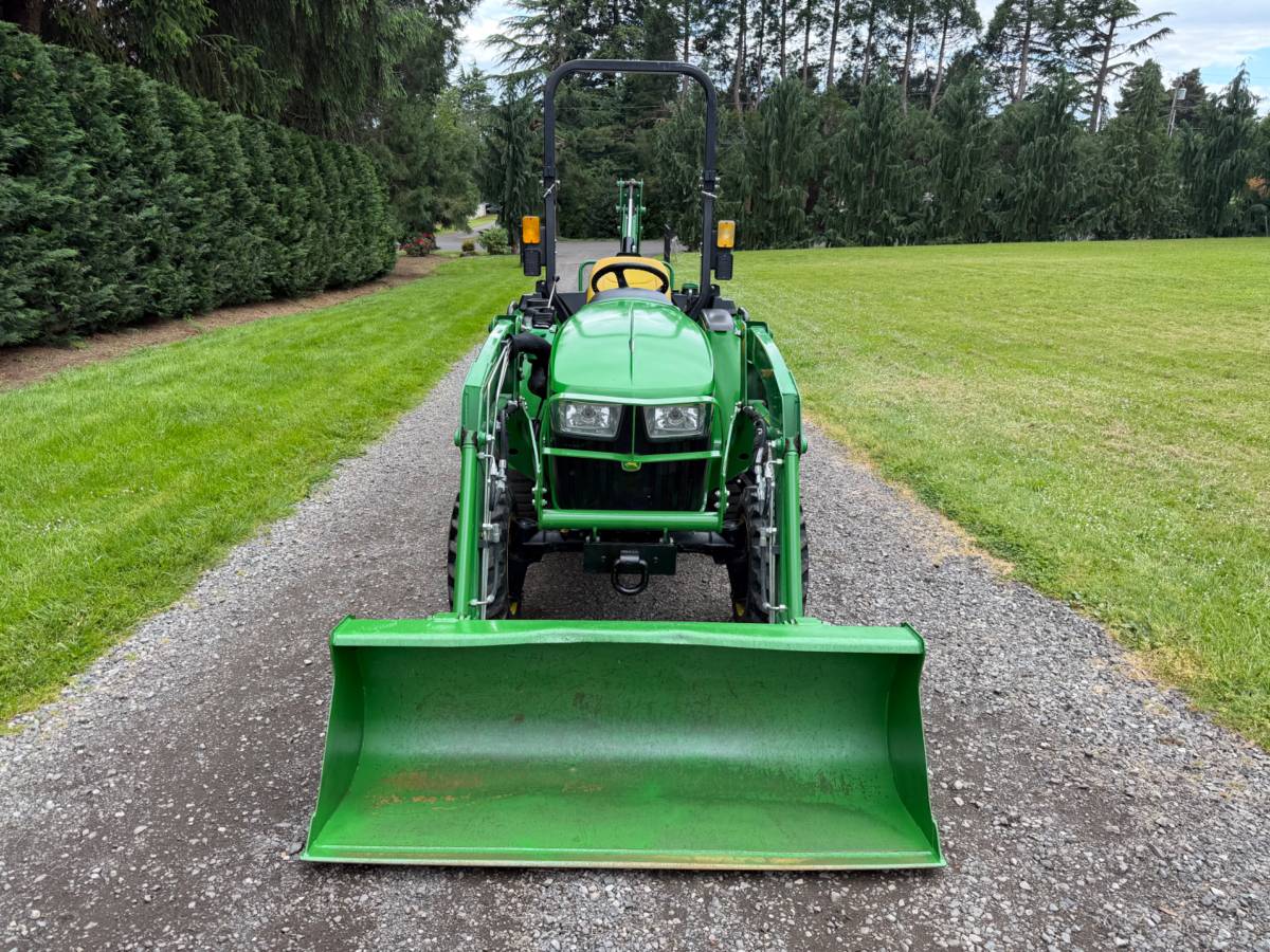 John Deere 3032E, dovoz USA — foto 10 z 12
