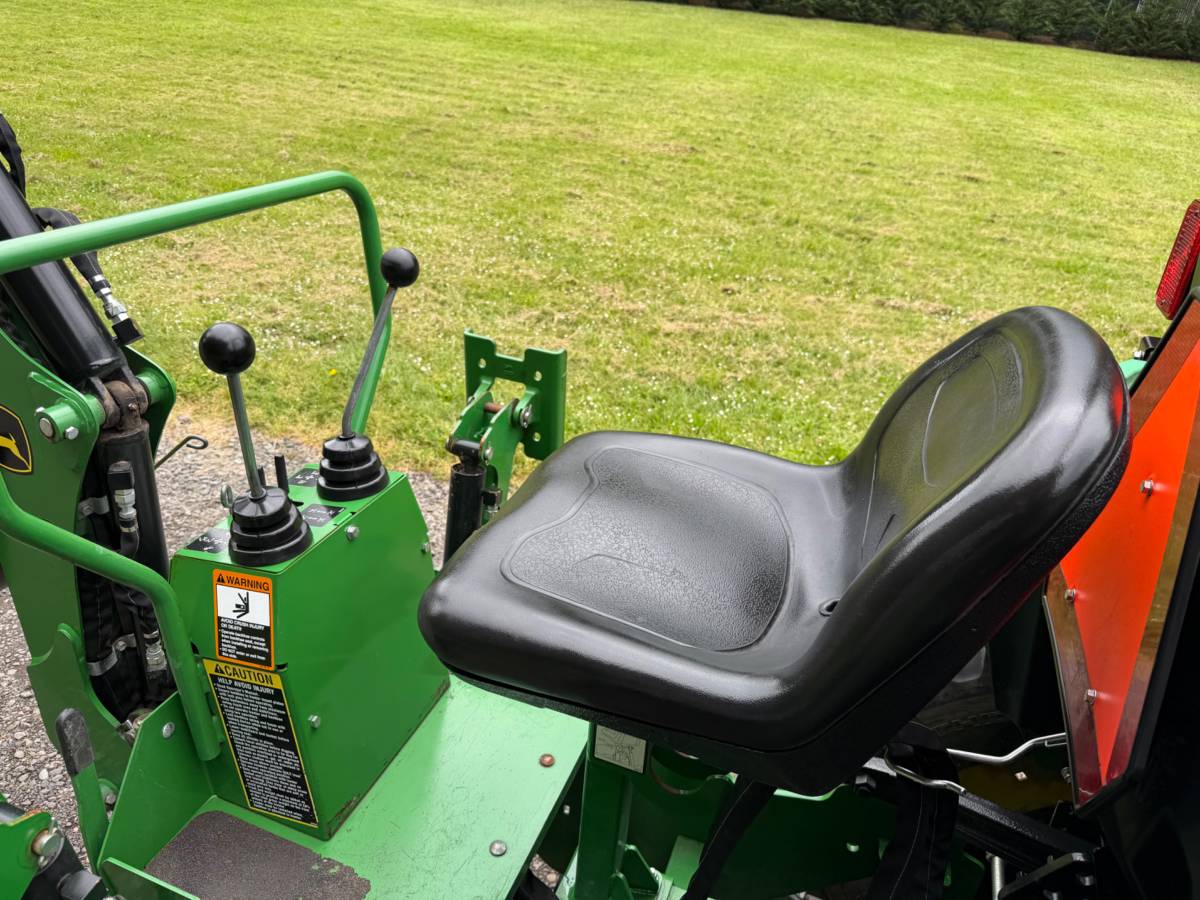 John Deere 3032E, dovoz USA — foto 6 z 12