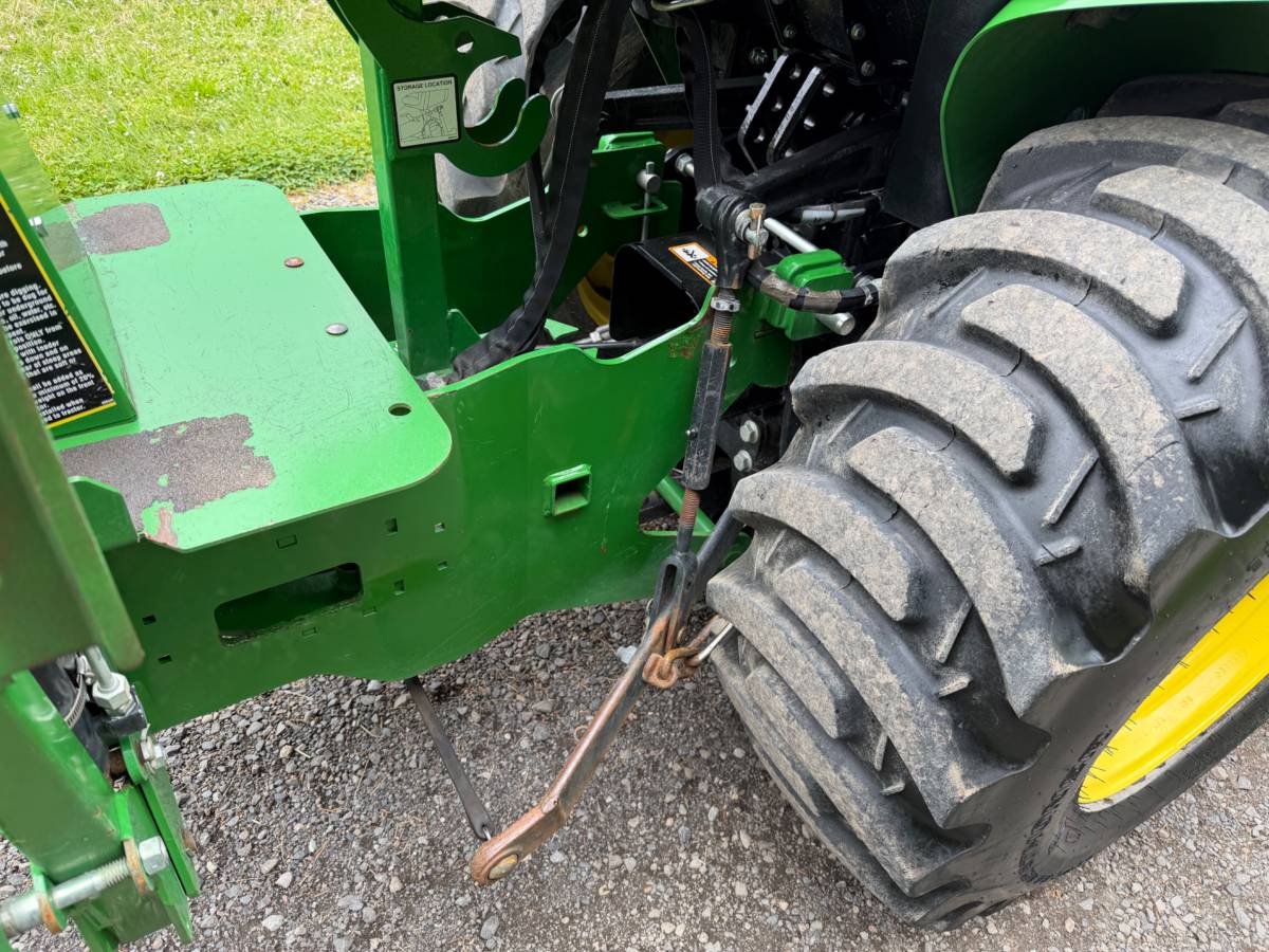 John Deere 3032E, dovoz USA — foto 7 z 12