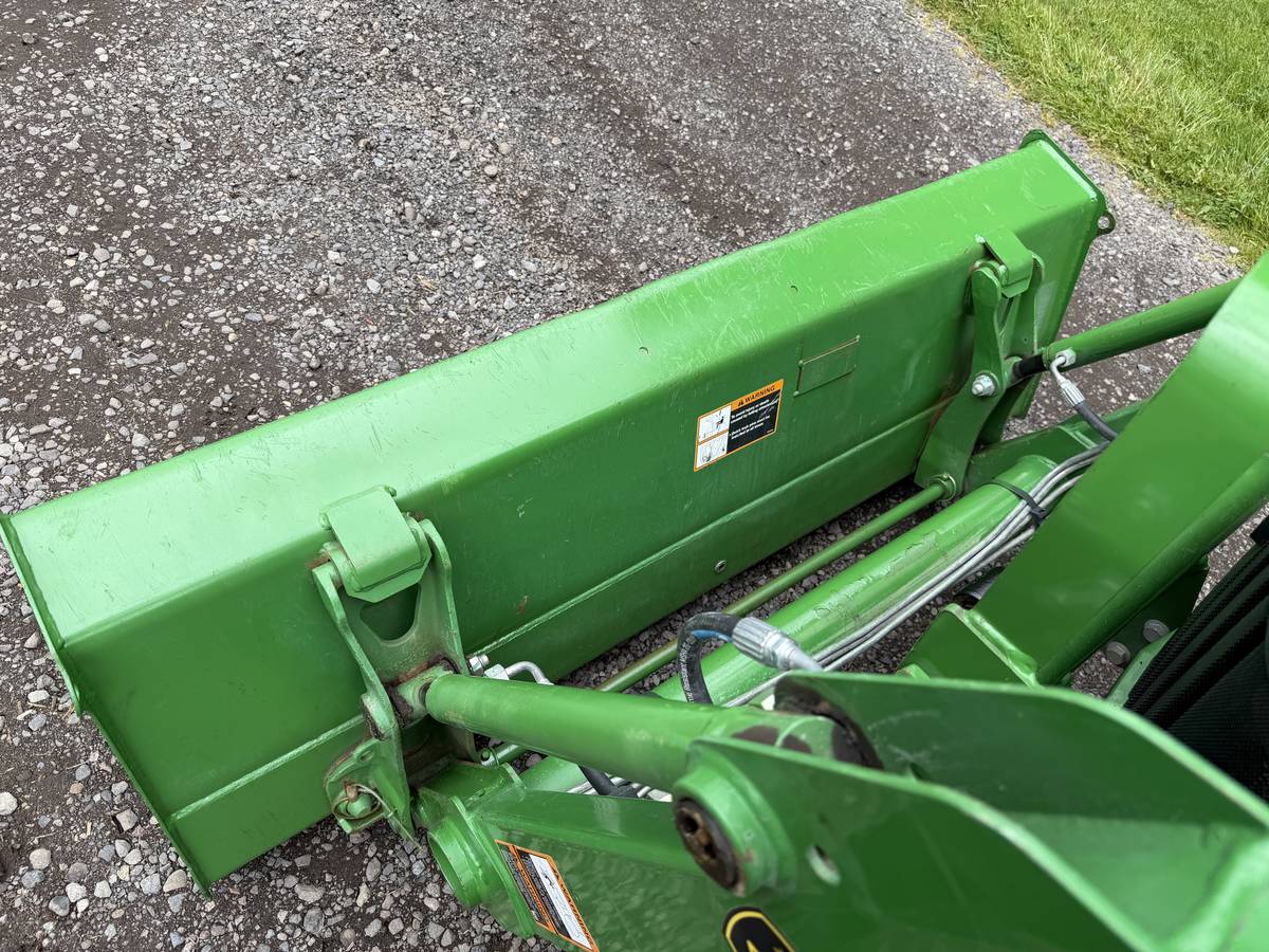 John Deere 3032E, dovoz USA — foto 11 z 12