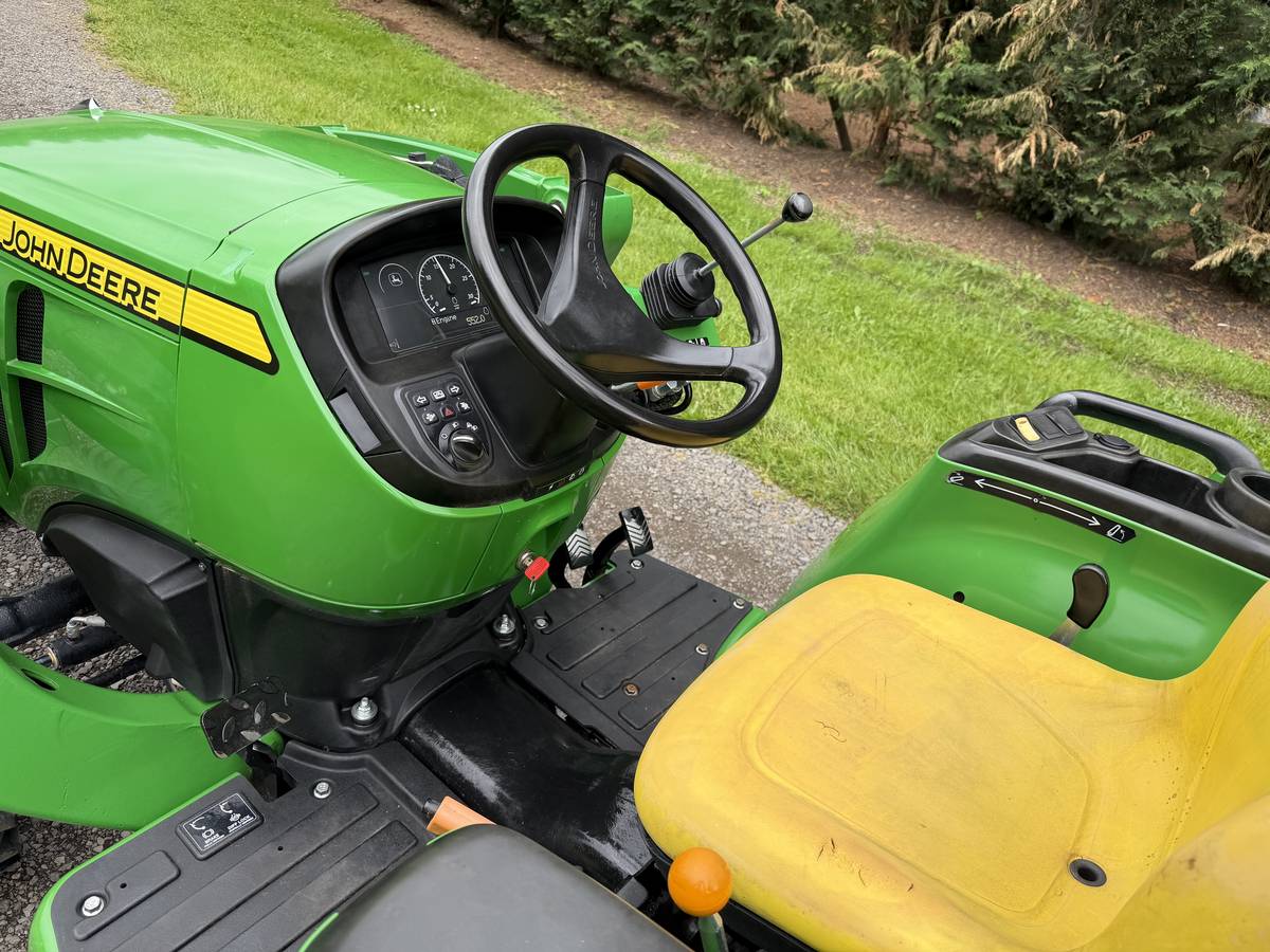 John Deere 3032E, dovoz USA — foto 12 z 12