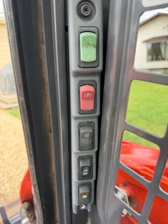Kubota SSV65, dovoz Kanada — foto 7 z 9