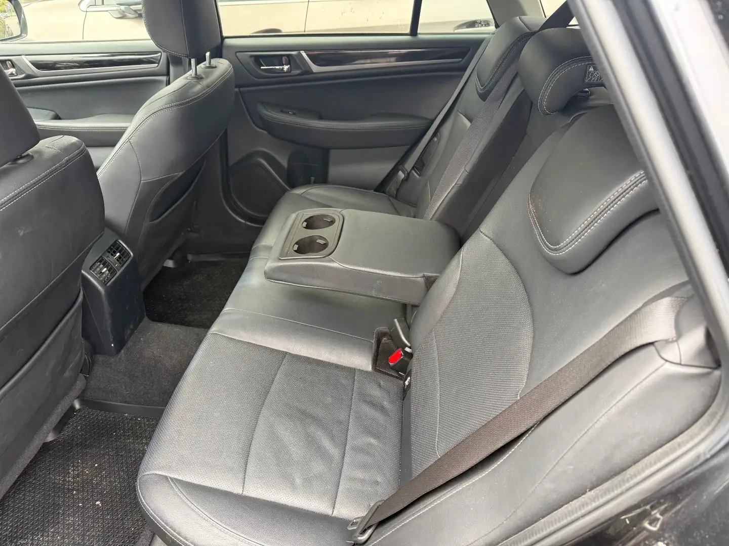2017 Subaru OUTBACK, 176 345 km, Francúzsko — foto 9 z 12