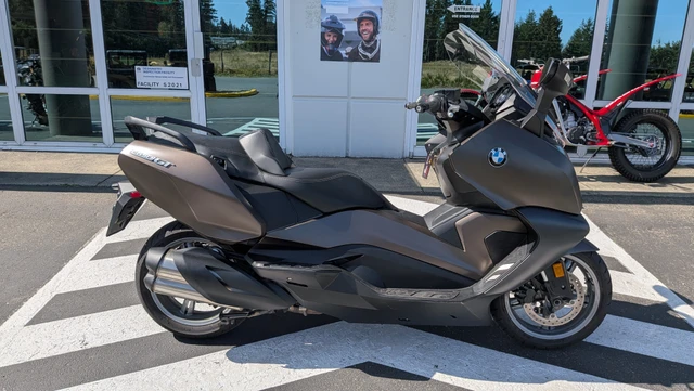 2016 BMW, 12 013 km, dovoz Kanada — foto 1