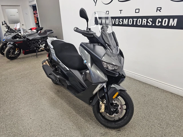 2023 BMW, 29 000 km, dovoz Kanada — foto 2 z 5