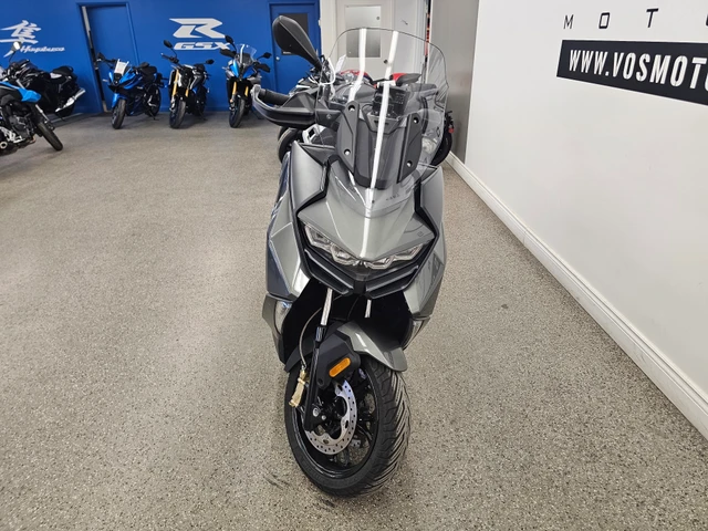 2023 BMW, 29 000 km, dovoz Kanada — foto 3 z 5