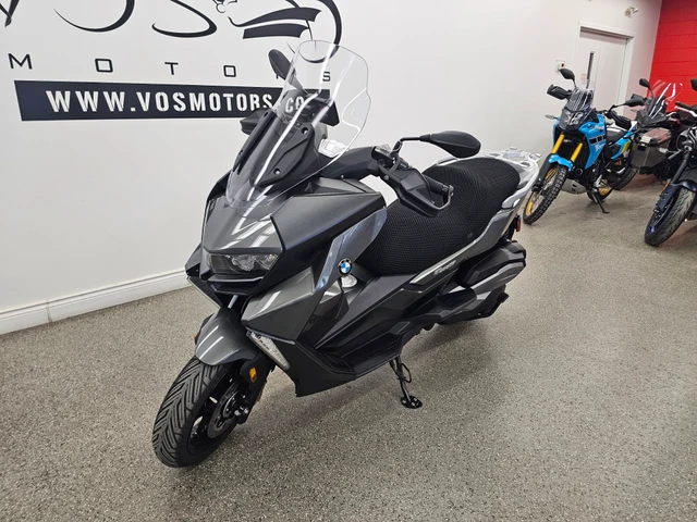 2023 BMW, 29 000 km, dovoz Kanada — foto 4 z 5