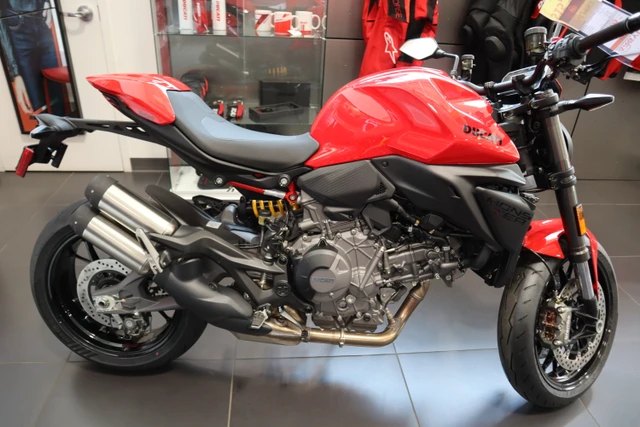 2026 Ducati, červená, dovoz Kanada — foto 2 z 5