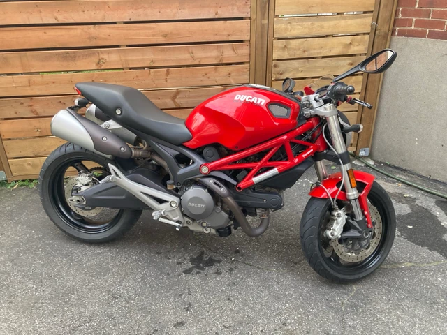 2010 Ducati, 17 000 km, dovoz Kanada — foto 1 | AMECAR 2010 Ducati, 17 000 km, dovoz Kanada — foto 1