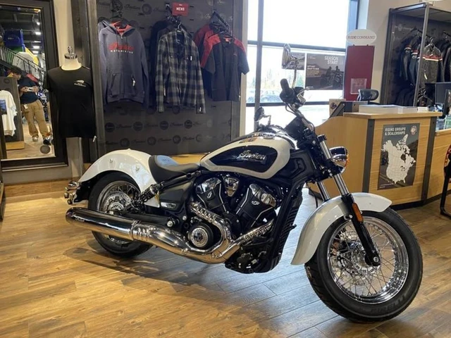 2025 Indian, biela, 23 km, dovoz Kanada — foto 1