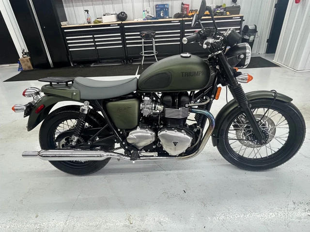2012 Triumph, 146 km, dovoz Kanada — foto 1