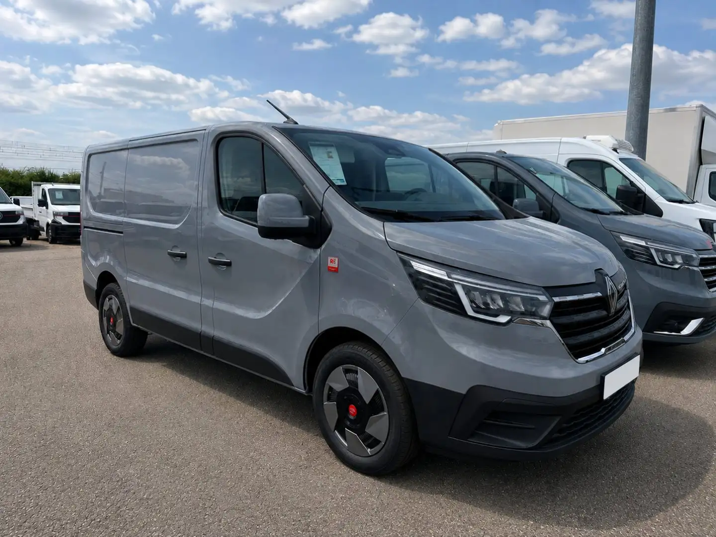 2026 Renault Trafic, červená, 10 km, Francúzsko — foto 1