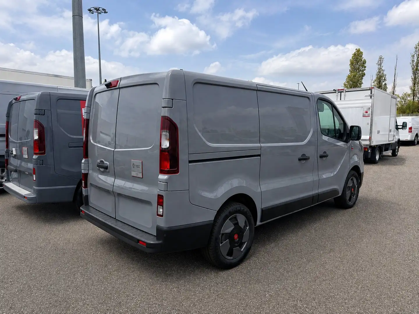 2026 Renault Trafic, červená, 10 km, Francúzsko — foto 2 z 12