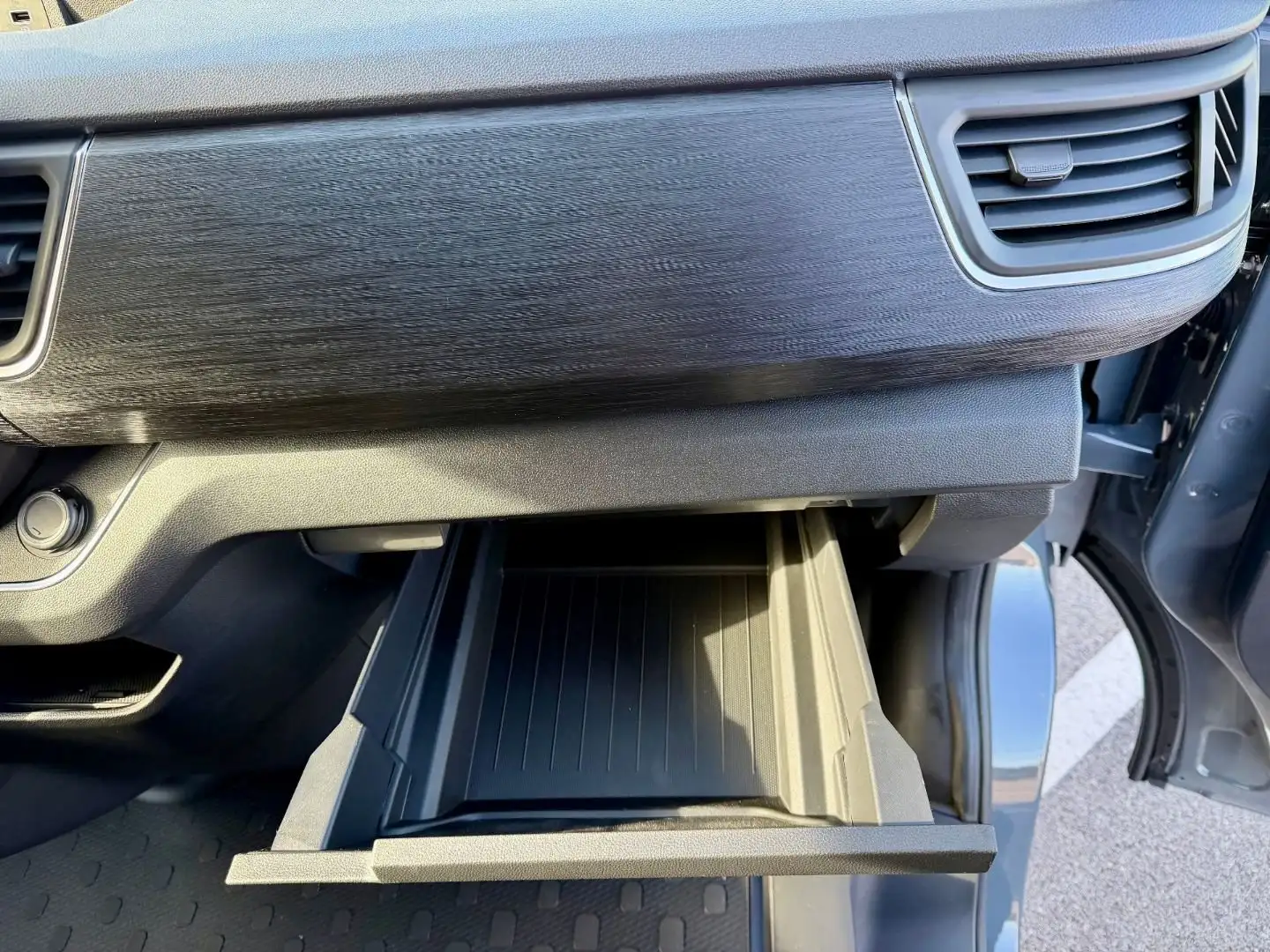 2026 Renault Trafic, červená, 10 km, Francúzsko — foto 8 z 12