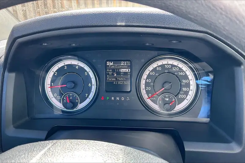 2023 RAM 1500 Classic, čierna, 41 158 km, dovoz Kanada — foto 10 z 12