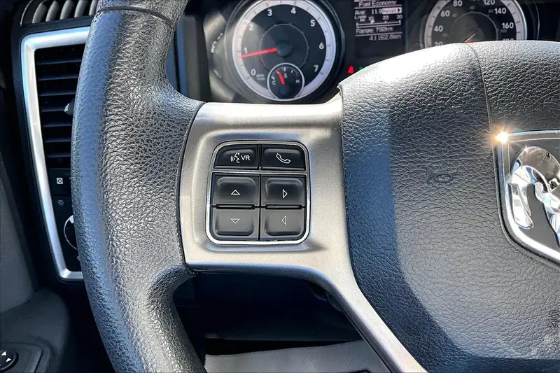 2023 RAM 1500 Classic, čierna, 41 158 km, dovoz Kanada — foto 11 z 12