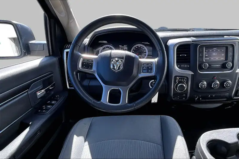 2023 RAM 1500 Classic, čierna, 41 158 km, dovoz Kanada — foto 3 z 12