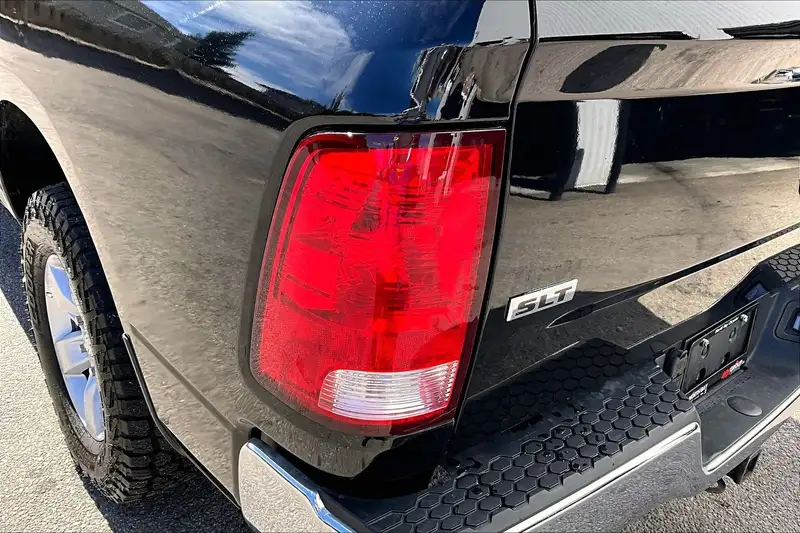 2023 RAM 1500 Classic, čierna, 41 158 km, dovoz Kanada — foto 8 z 12