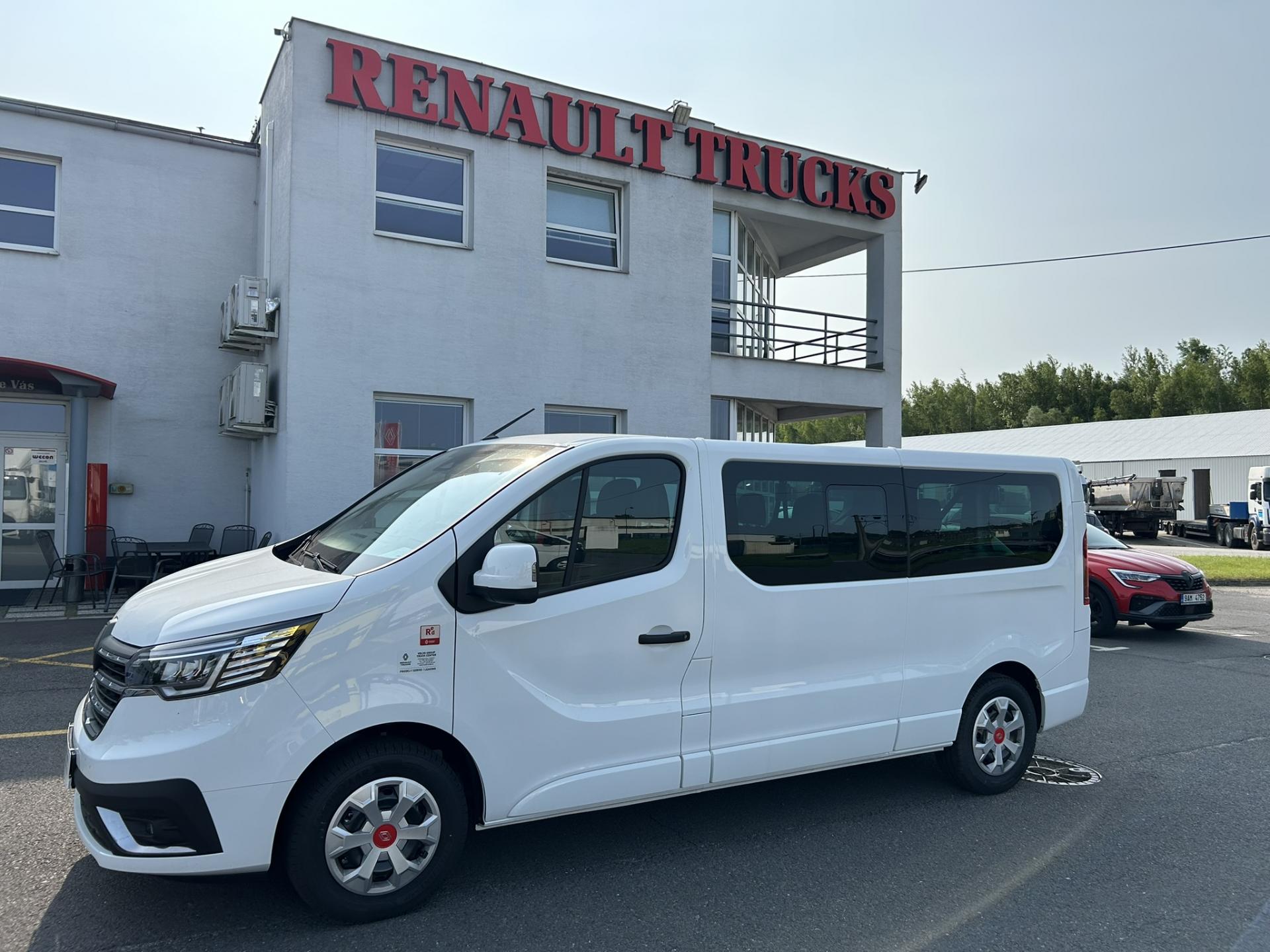 2026 Renault Trafic, červená, 0 km, Česko — foto 1