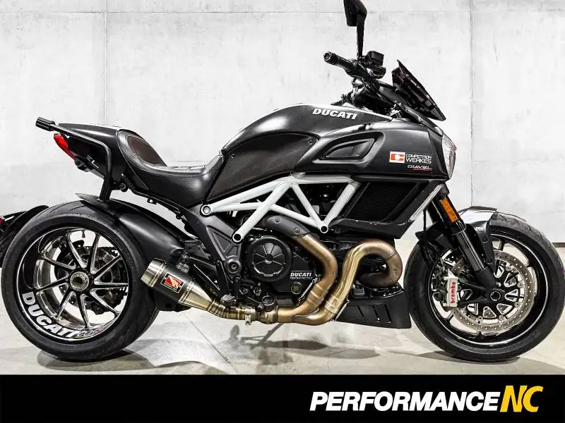 2015 Ducati Diavel Carbon, 27 556 km, dovoz Kanada — foto 1 | AMECAR 2015 Ducati Diavel Carbon, 27 556 km, dovoz Kanada — foto 1