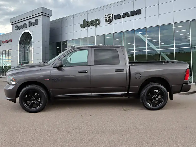 2023 RAM 1500 Classic, sivá, 46 869 km, dovoz Kanada — foto 3 z 12