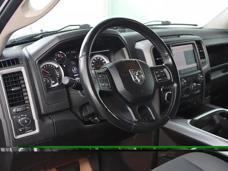 2023 RAM 1500 Classic, sivá, 46 869 km, dovoz Kanada — foto 5 z 12