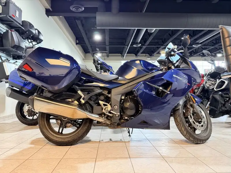 2011 Triumph Sprint, 58 418 km, dovoz Kanada — foto 1