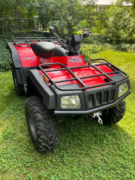 2002 Arctic Cat 4X4-400, červená, 4 802 km, dovoz Kanada — foto 1