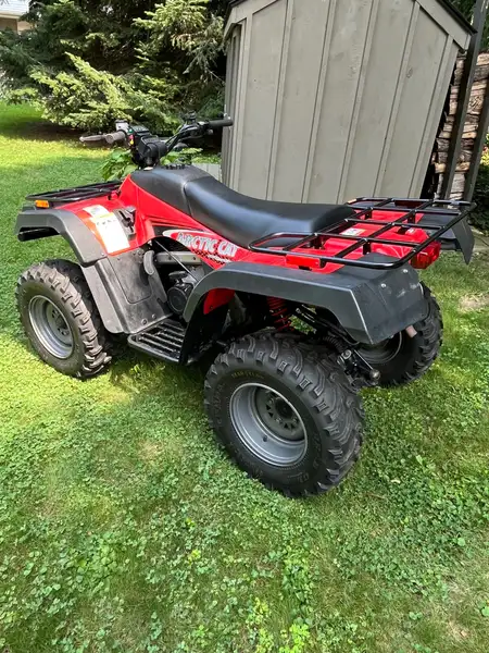 2002 Arctic Cat 4X4-400, červená, 4 802 km, dovoz Kanada — foto 7 z 8
