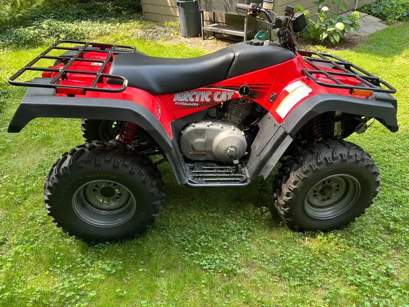 2002 Arctic Cat 4X4-400, červená, 4 802 km, dovoz Kanada — foto 8 z 8