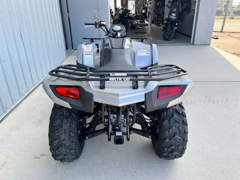 2026 Arctic Cat Alterra 450 Limited, sivá, dovoz Kanada — foto 5 z 5