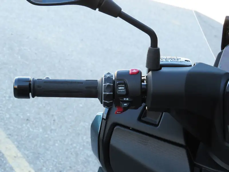 2026 BMW C 400 GT, modrá, 0 km, dovoz Kanada — foto 12 z 12