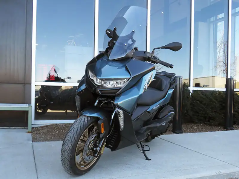 2026 BMW C 400 GT, modrá, 0 km, dovoz Kanada — foto 4 z 12