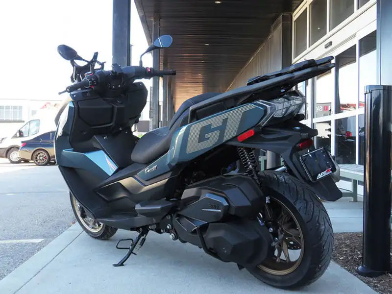 2026 BMW C 400 GT, modrá, 0 km, dovoz Kanada — foto 5 z 12