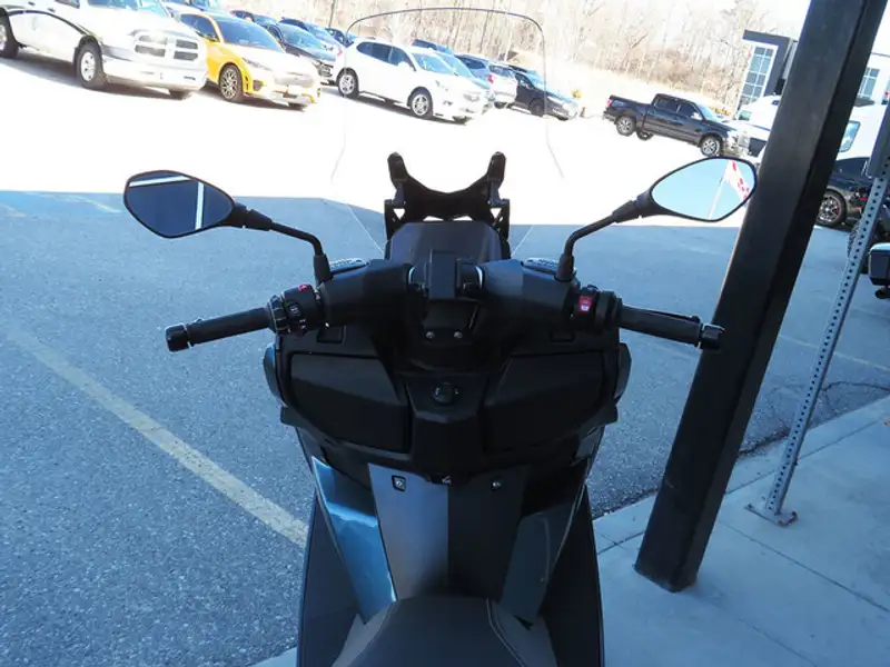 2026 BMW C 400 GT, modrá, 0 km, dovoz Kanada — foto 6 z 12
