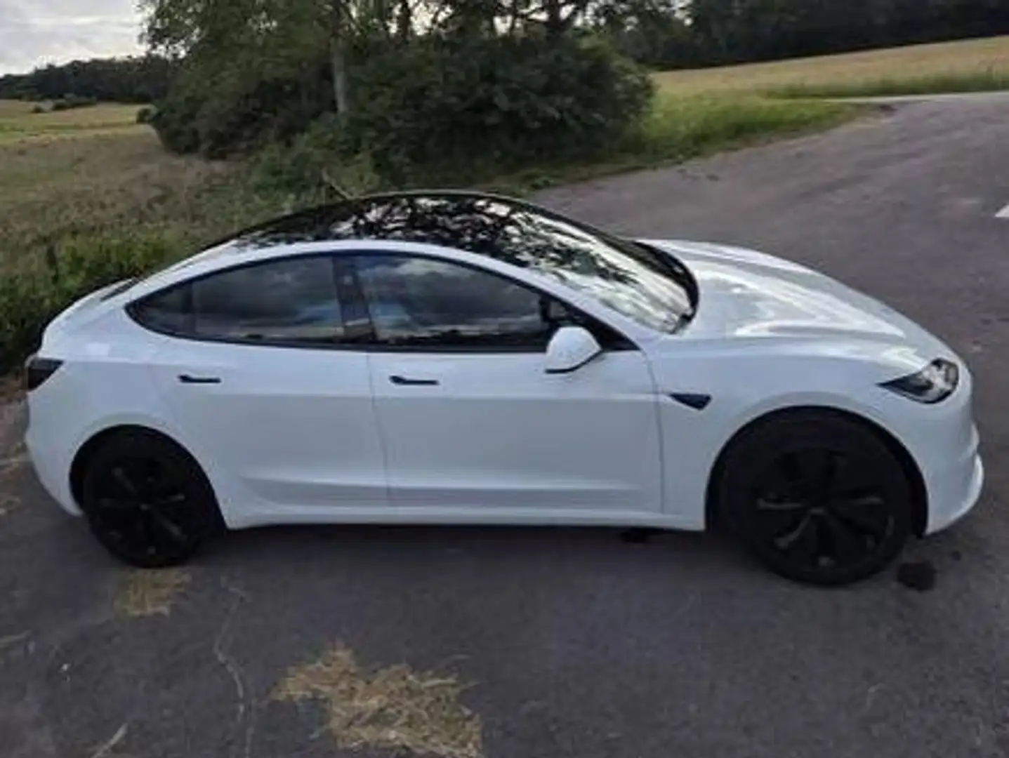 2024 Tesla Model 3, 29 500 km, Luxembursko — foto 2 z 12