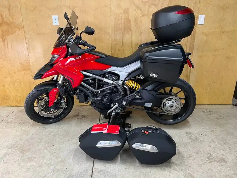 2015 Ducati Hyperstrada, červená, 6 100 km, dovoz Kanada — foto 10 z 10