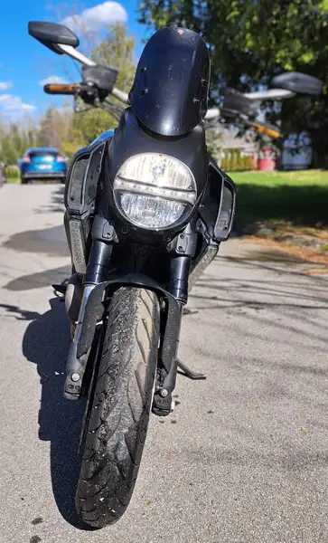 2011 Ducati Diavel, čierna, 69 000 km, dovoz Kanada — foto 3 z 6