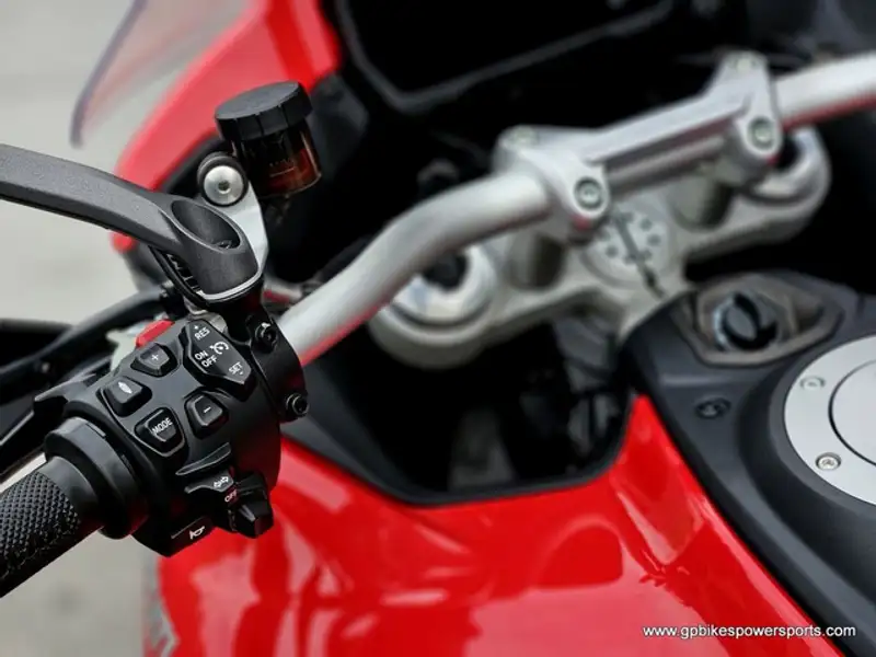 2024 Ducati Unspecified, červená, 0 km, dovoz Kanada — foto 11 z 12