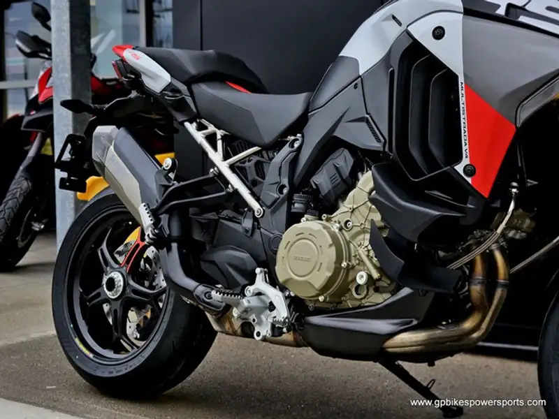 2026 Ducati Multistrada V4 RS, 0 km, dovoz Kanada — foto 10 z 12