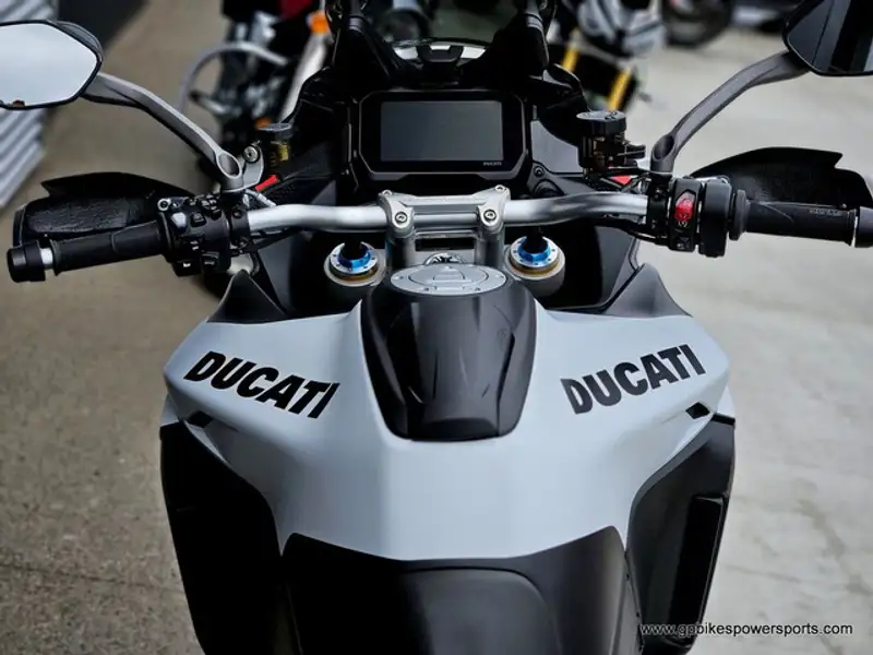 2026 Ducati Multistrada V4 RS, 0 km, dovoz Kanada — foto 7 z 12