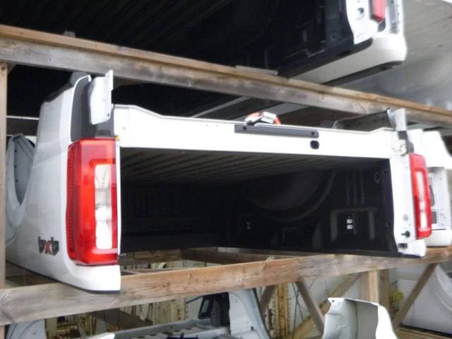 # 49767 2023-26 Superduty F250/350 SRW 6’9 Box with Sprayliner, dovoz Kanada — foto 1