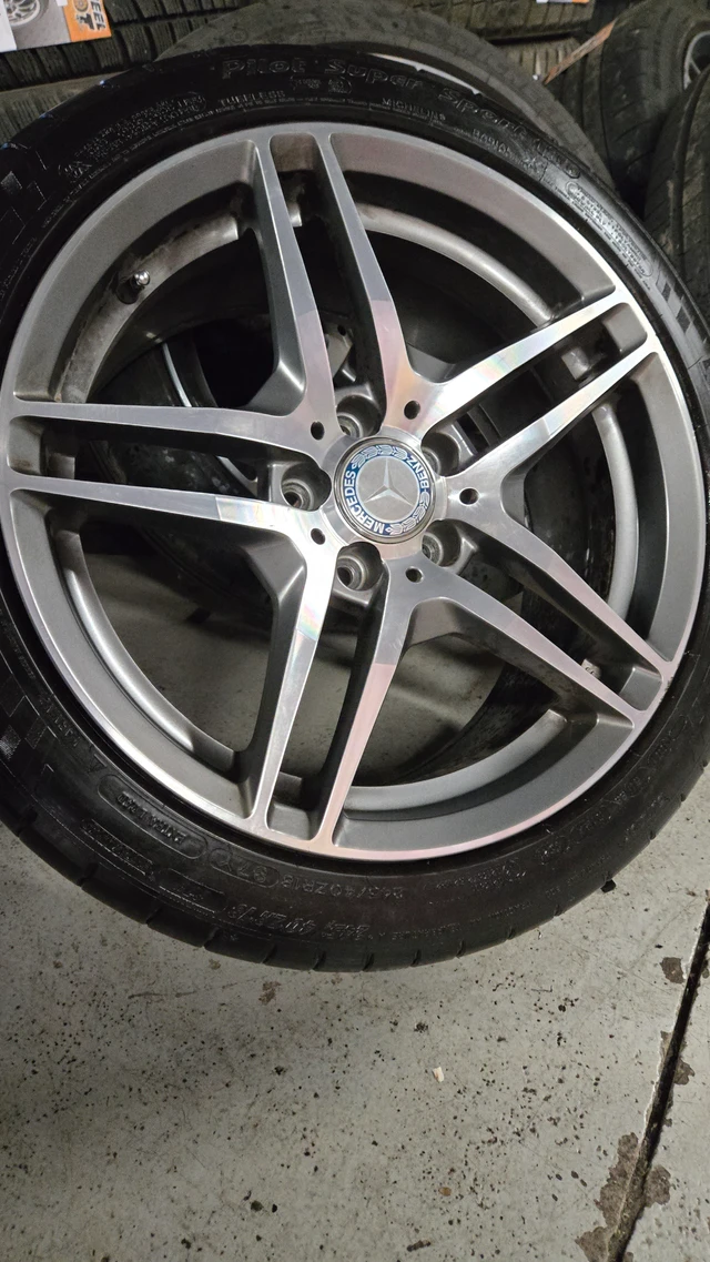 Almost nový 18" Original Mercedes C class staggered package, dovoz Kanada — foto 1