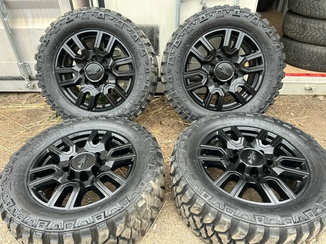 nový 33"Micky Thompson with Chevy Rims 8x180, dovoz Kanada — foto 1